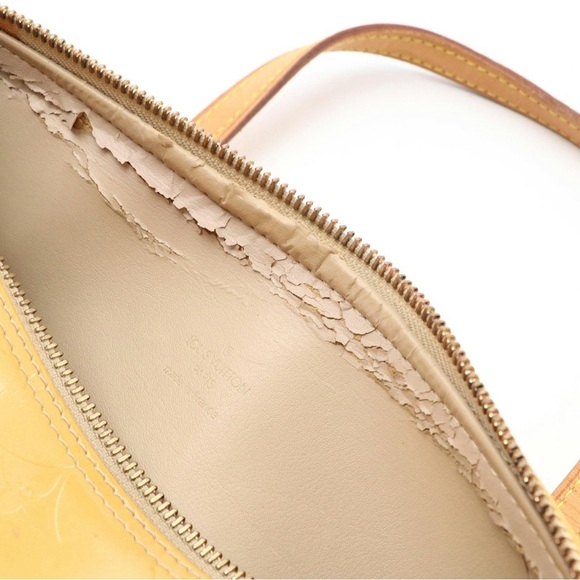 Louis Vuitton Bedford Papillon
Handbag in Monogram Mango Vernis - Picture 6 of 10